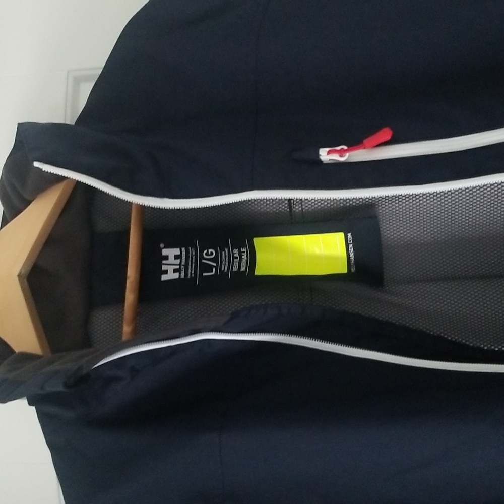 VEST - Picture 6 of 7